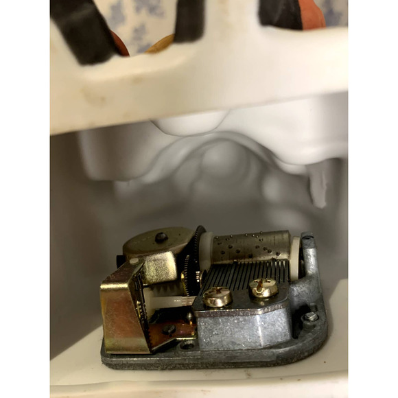 Vintage Enesco Treasured Memories Santa Claus is Coming to Town Music Figurine - Picture 9 of 10